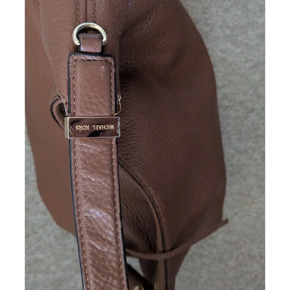 Michael Kors Bedford TZ Hobo Bag Women Brown Pebbled Leather Tassel Logo Plate